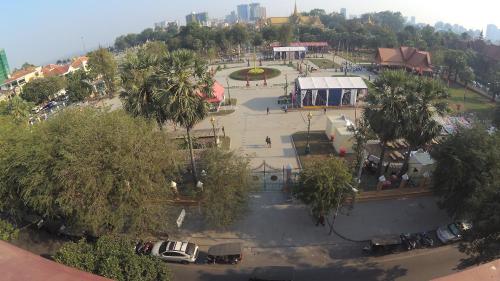 golden noura villa pub and restaurant