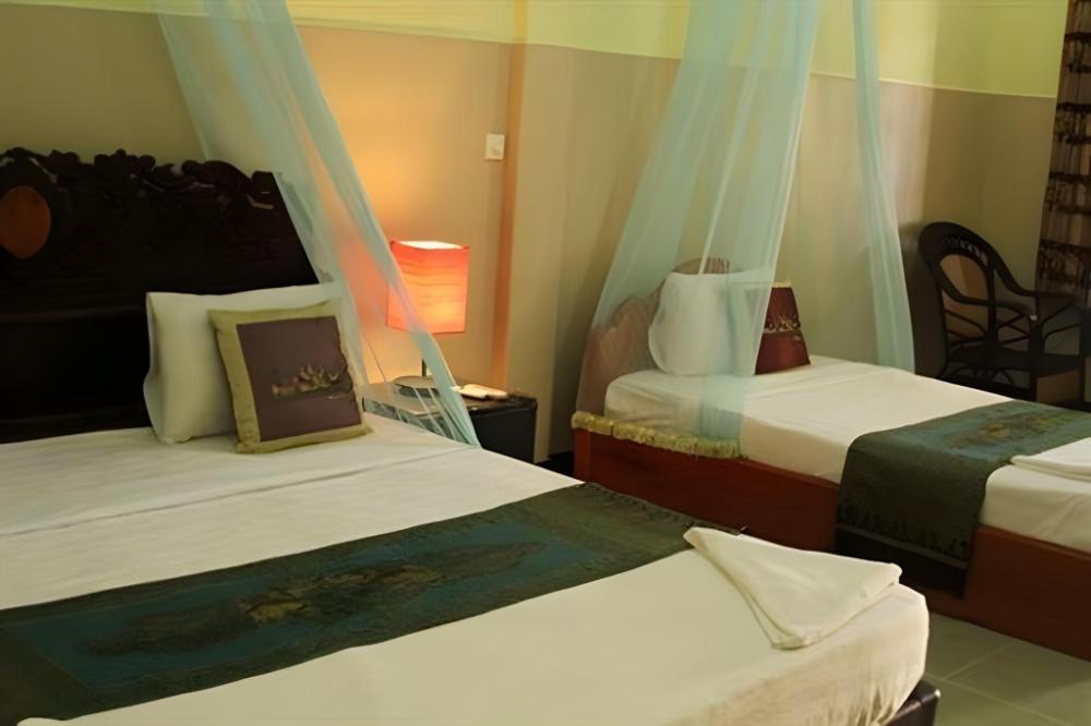 golden noura villa pub and restaurant