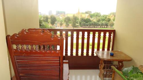 golden noura villa pub and restaurant