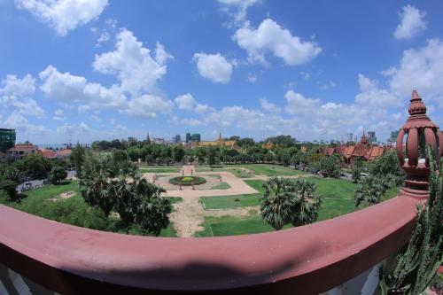 golden noura villa pub and restaurant