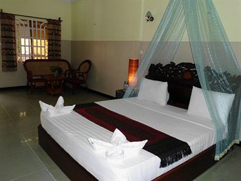 golden noura villa pub and restaurant