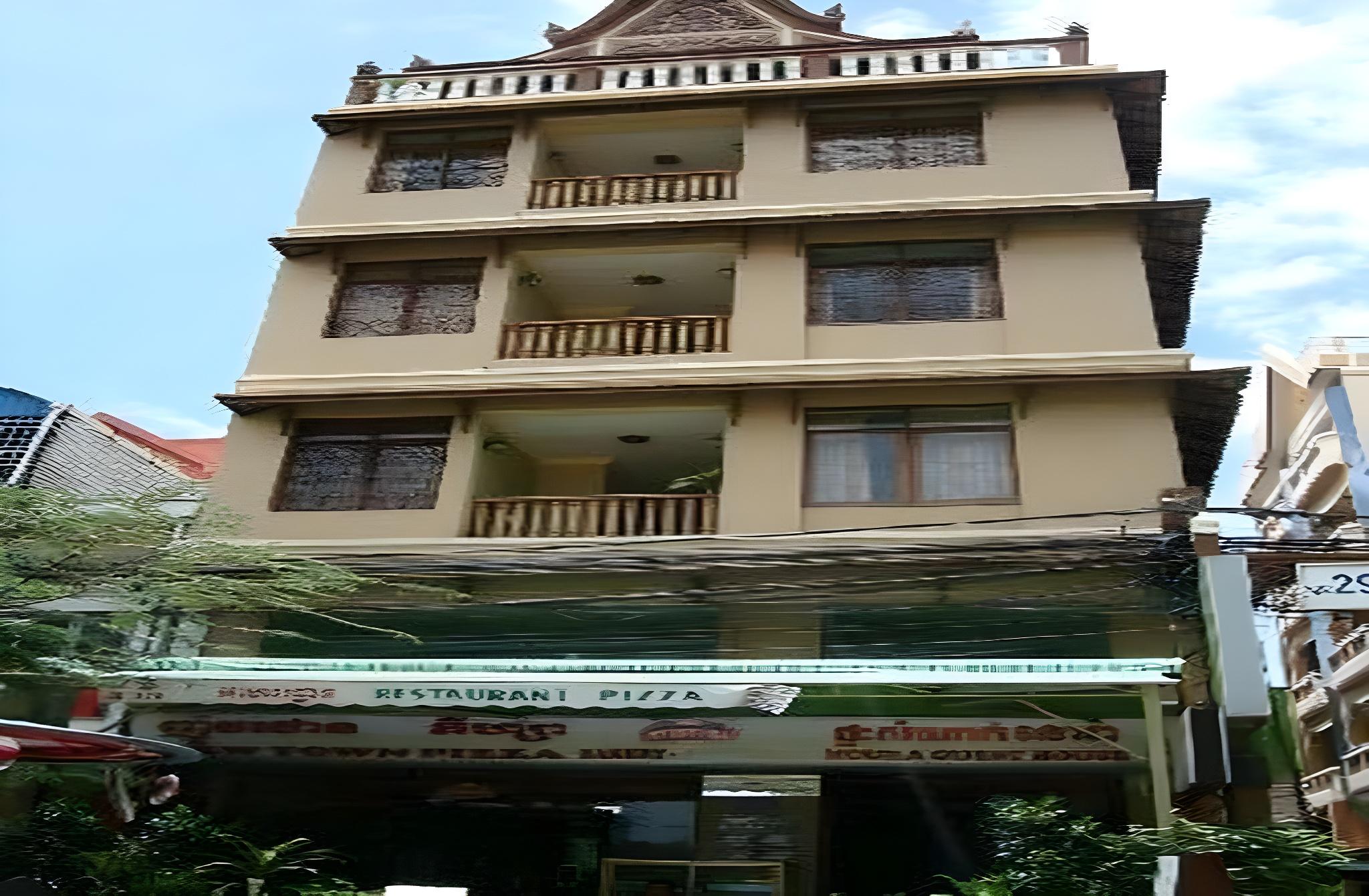 golden noura villa pub and restaurant