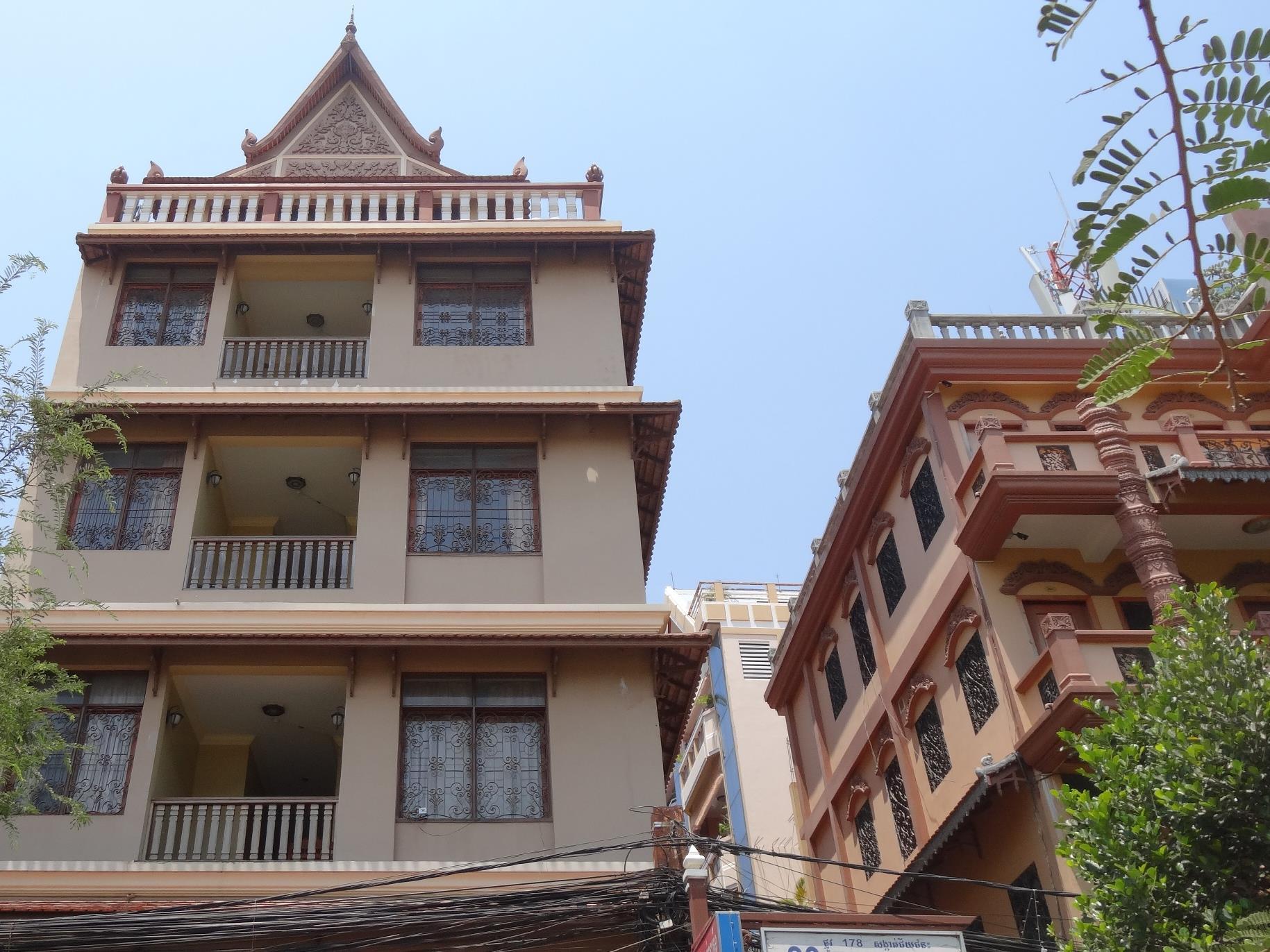 golden noura villa pub and restaurant