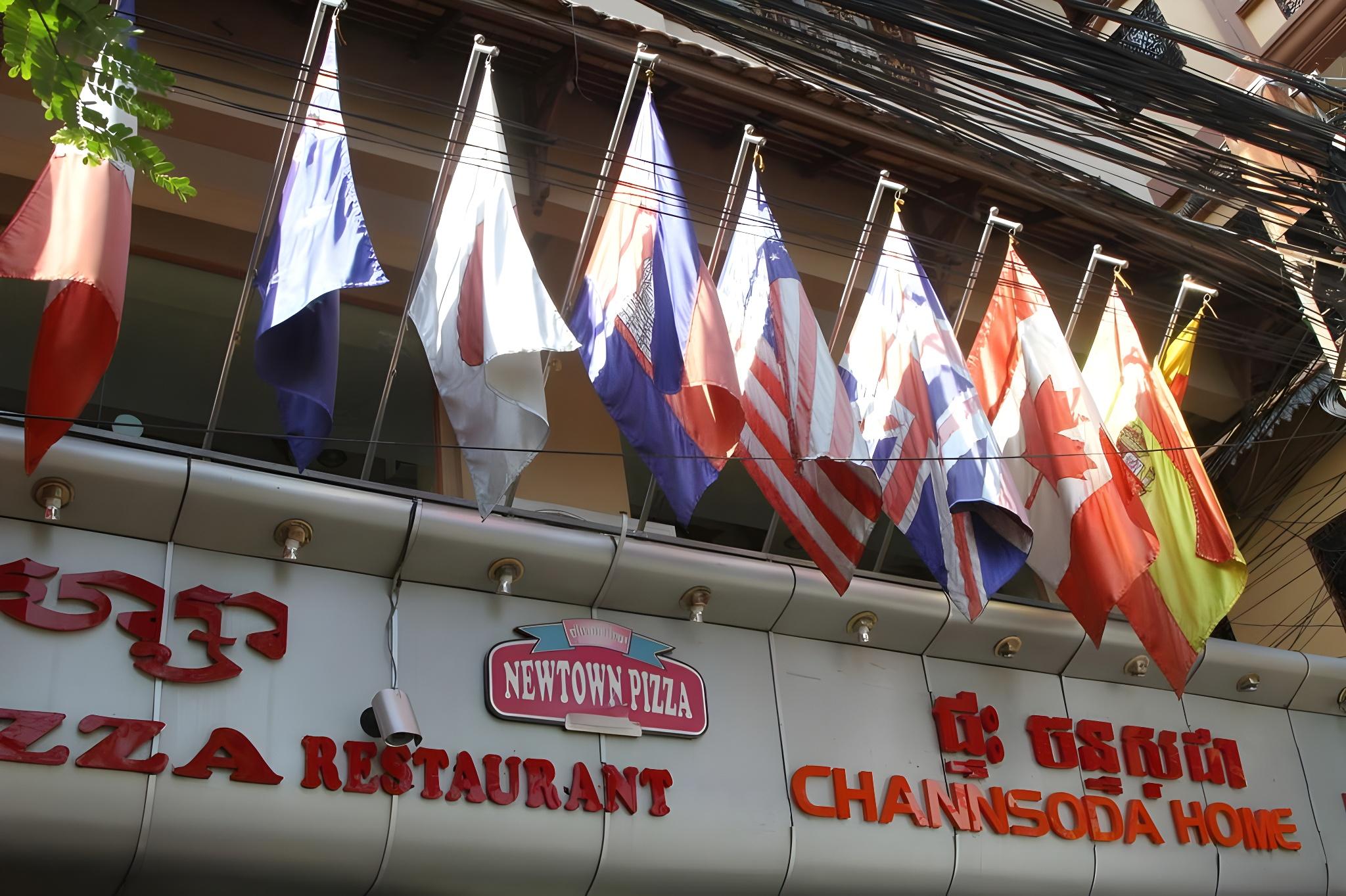 golden noura villa pub and restaurant