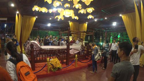 golden noura villa pub and restaurant