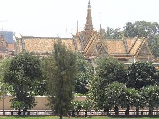 golden noura villa pub and restaurant