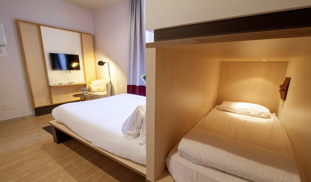 toc hostel and suites madrid