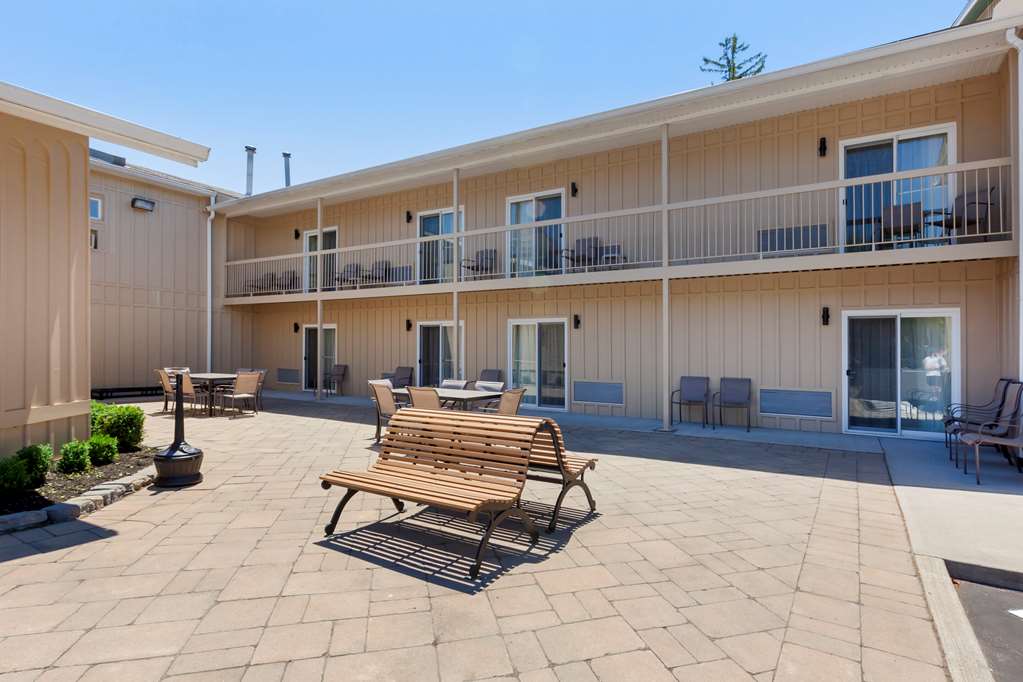 comfort inn and suites thousand islands harbour district