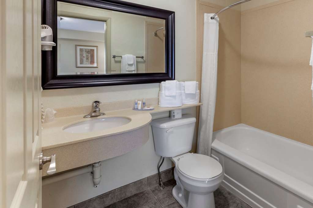 comfort inn and suites thousand islands harbour district