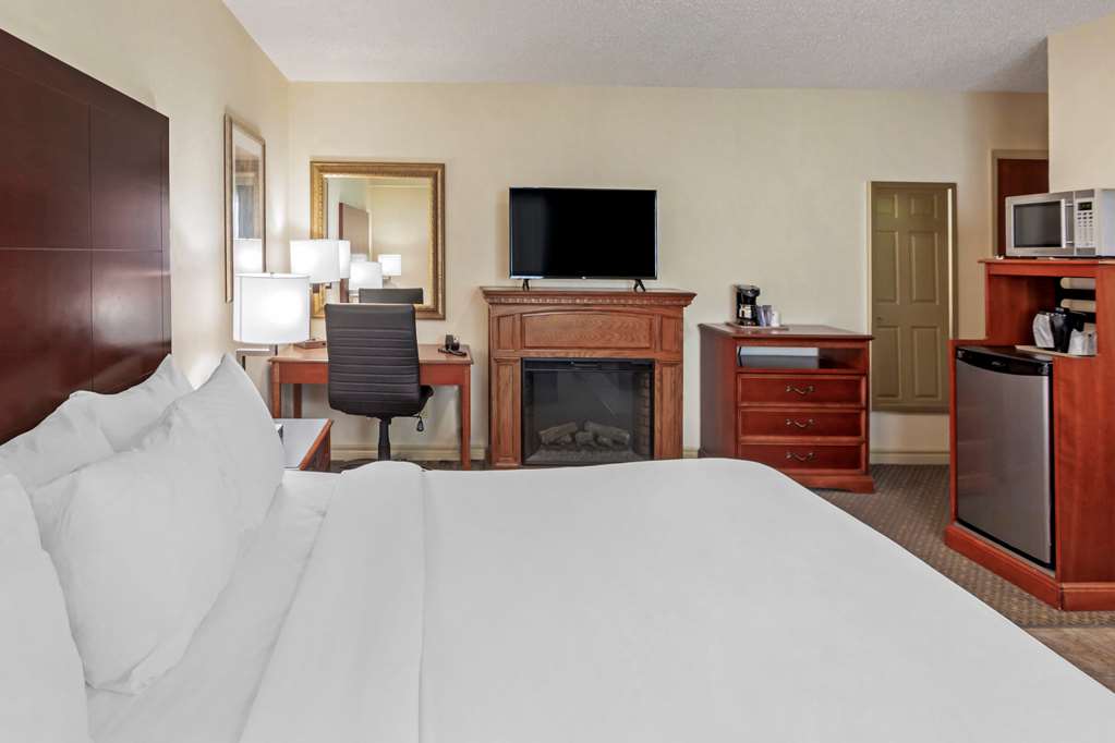 comfort inn and suites thousand islands harbour district