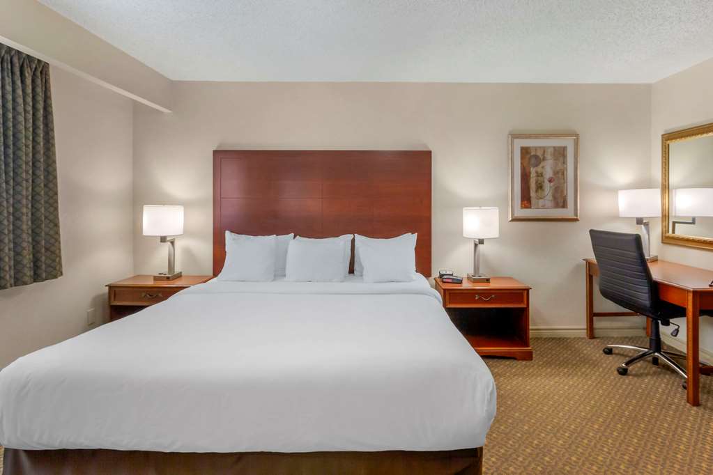 comfort inn and suites thousand islands harbour district