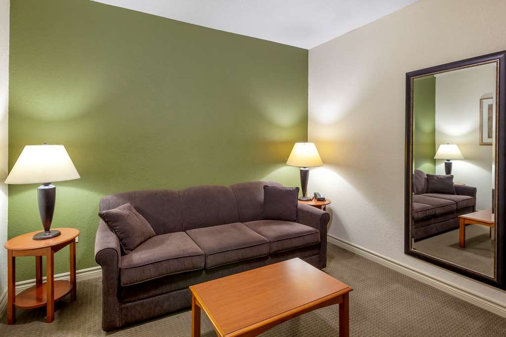 comfort inn and suites thousand islands harbour district