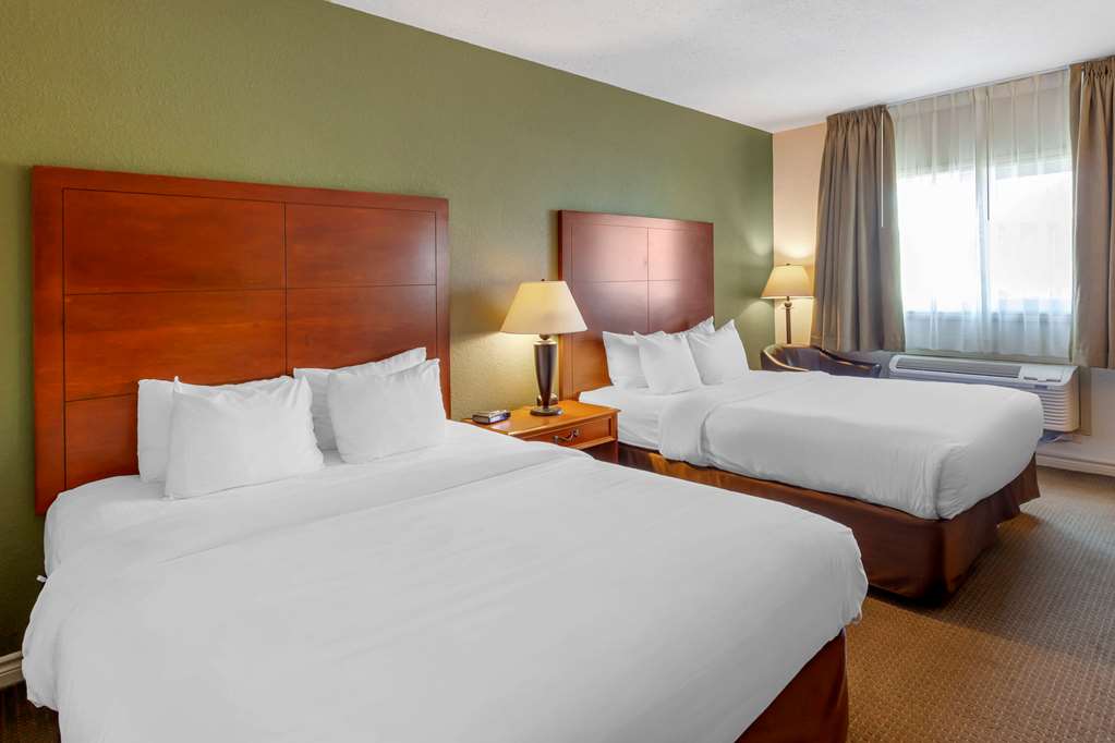 comfort inn and suites thousand islands harbour district