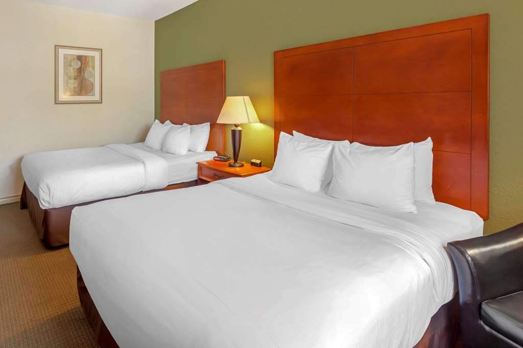 comfort inn and suites thousand islands harbour district