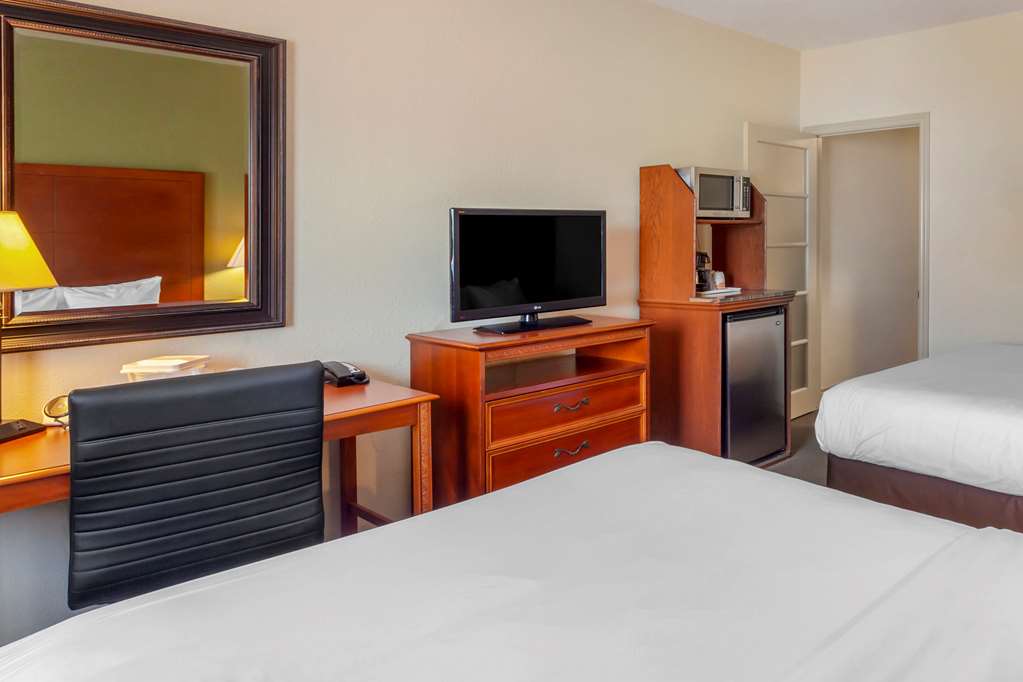 comfort inn and suites thousand islands harbour district