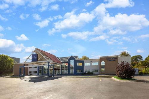 the inn and suites omaha near zoo