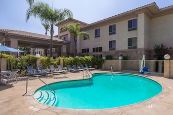 hampton inn and suites ontario