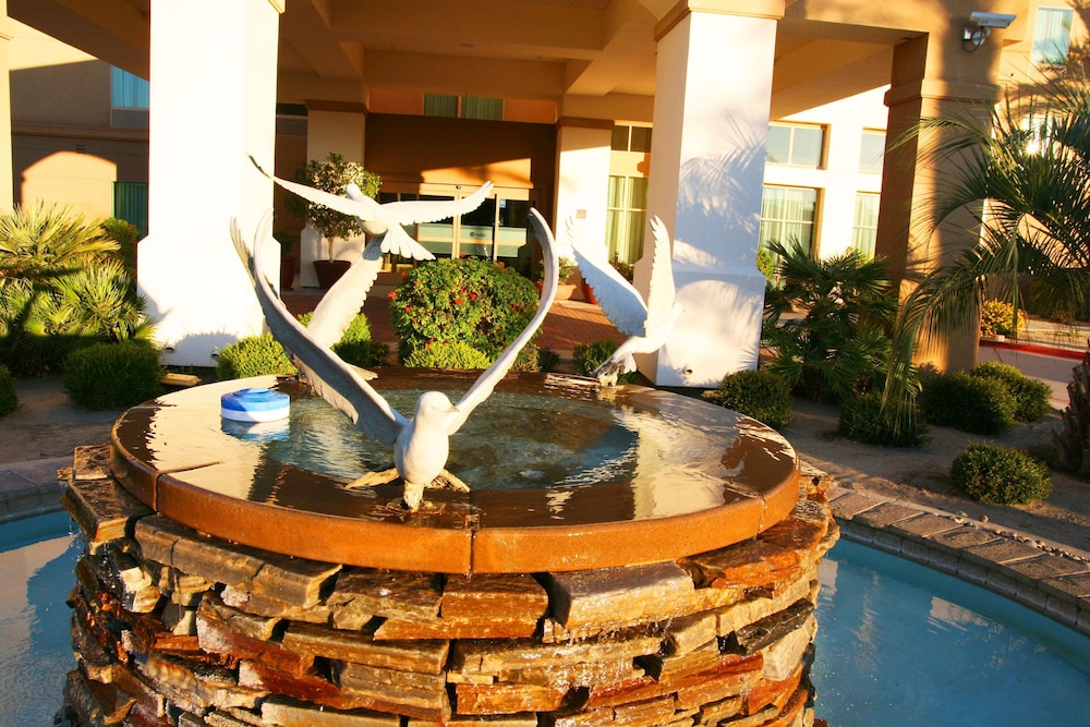 hampton inn and suites palm desert