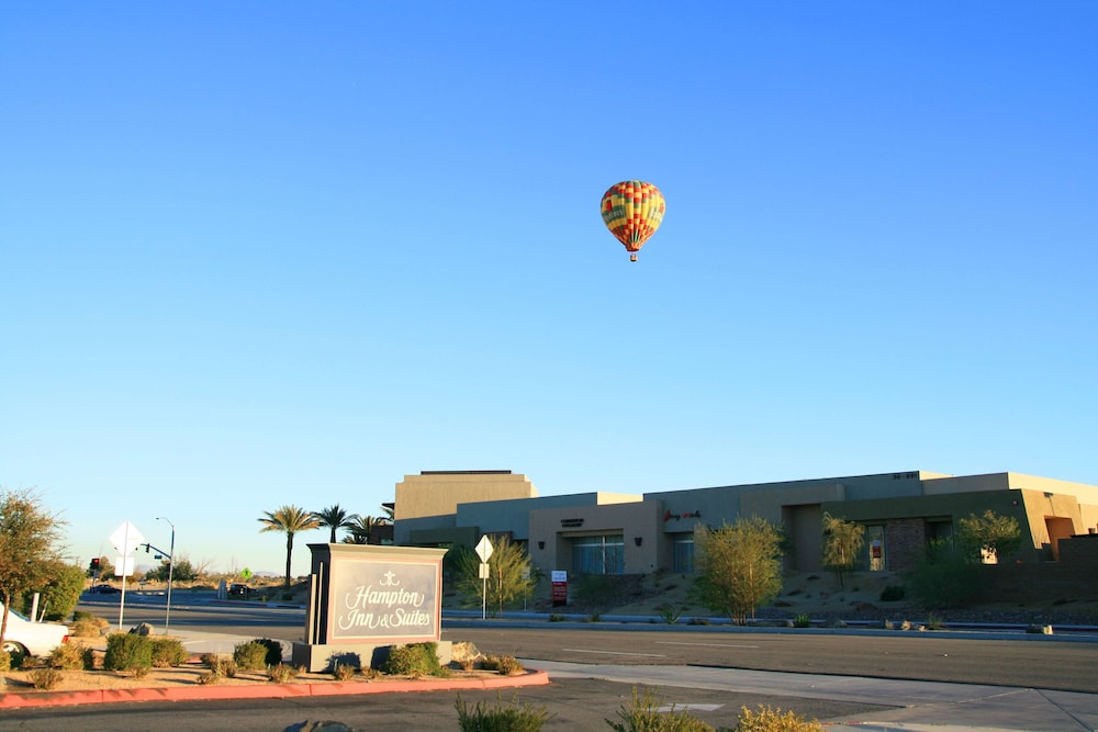 hampton inn and suites palm desert