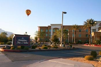 hampton inn and suites palm desert