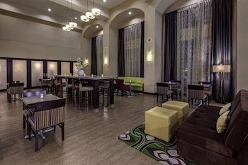 hampton inn and suites palm desert
