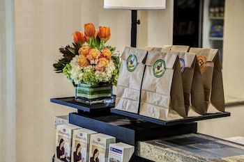 hampton inn and suites palm desert