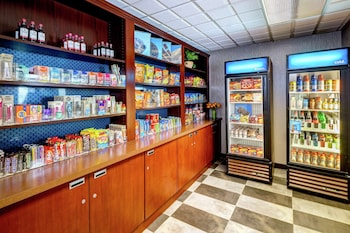 hampton inn and suites palm desert