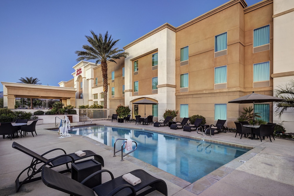 hampton inn and suites palm desert