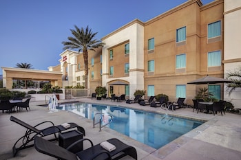 hampton inn and suites palm desert
