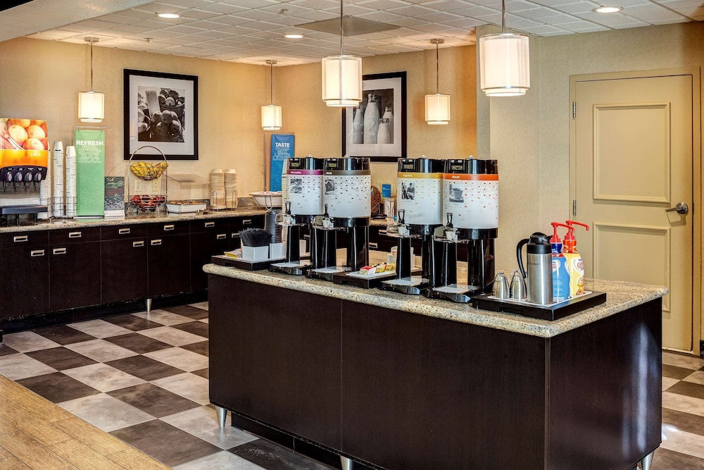 hampton inn and suites palm desert