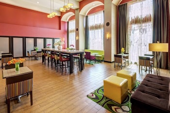hampton inn and suites palm desert