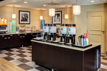 hampton inn and suites palm desert