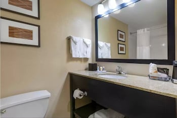 comfort inn and suites peachtree corners