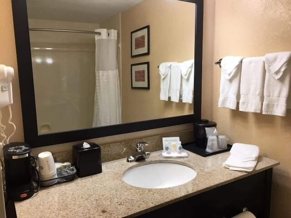 comfort inn and suites peachtree corners