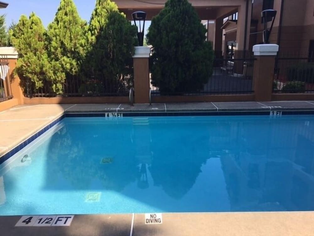 comfort inn and suites peachtree corners