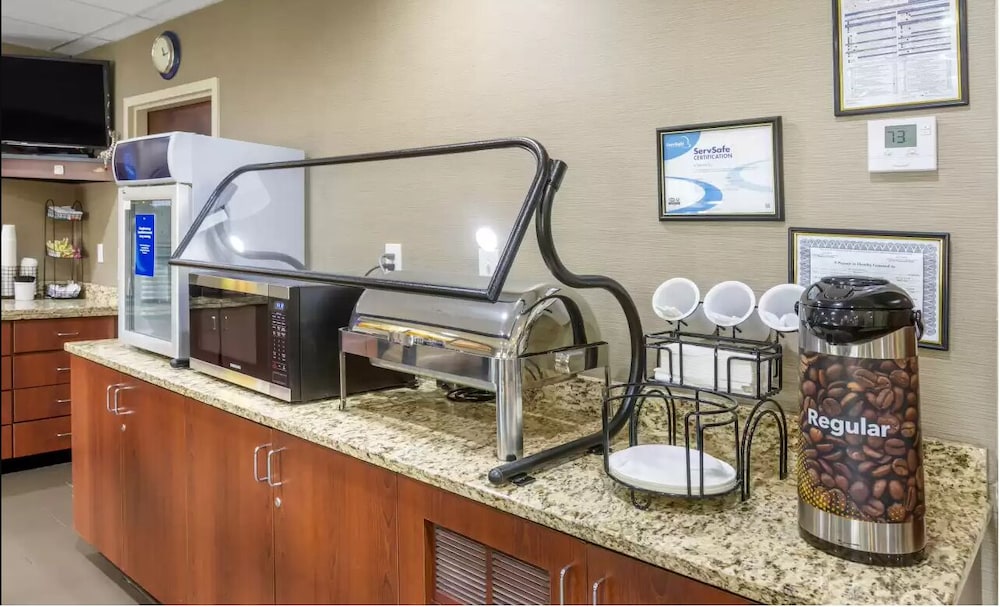 comfort inn and suites peachtree corners