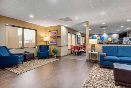 comfort inn and suites peachtree corners