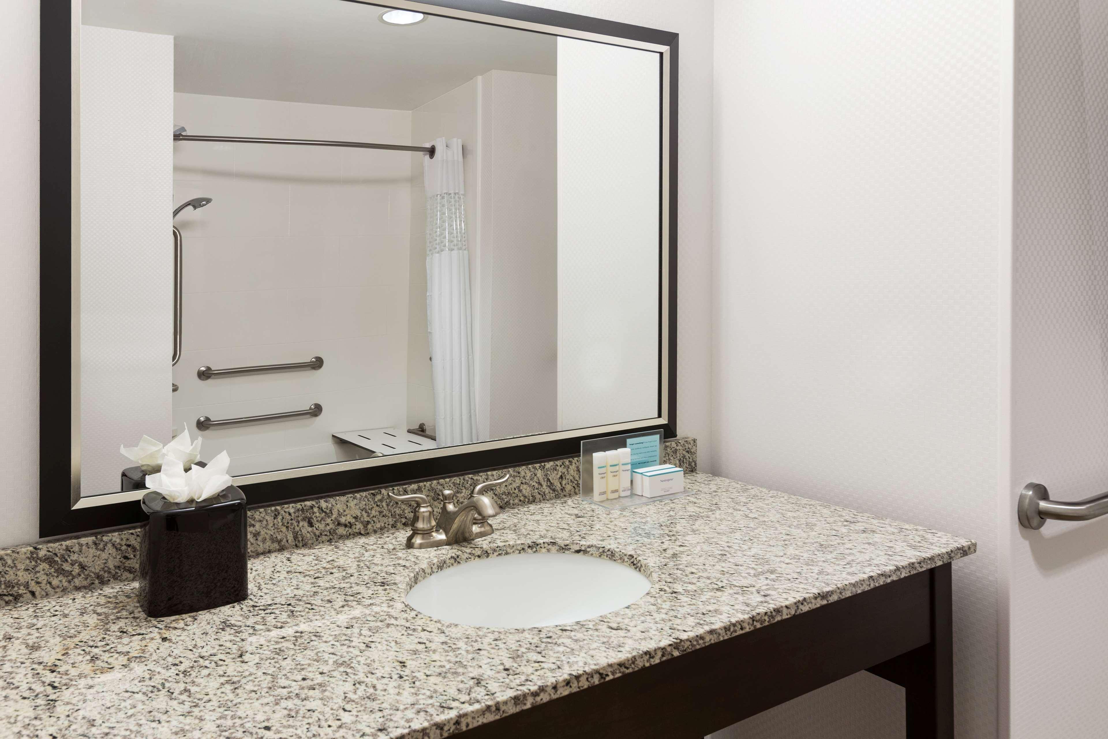 hampton inn fairmont