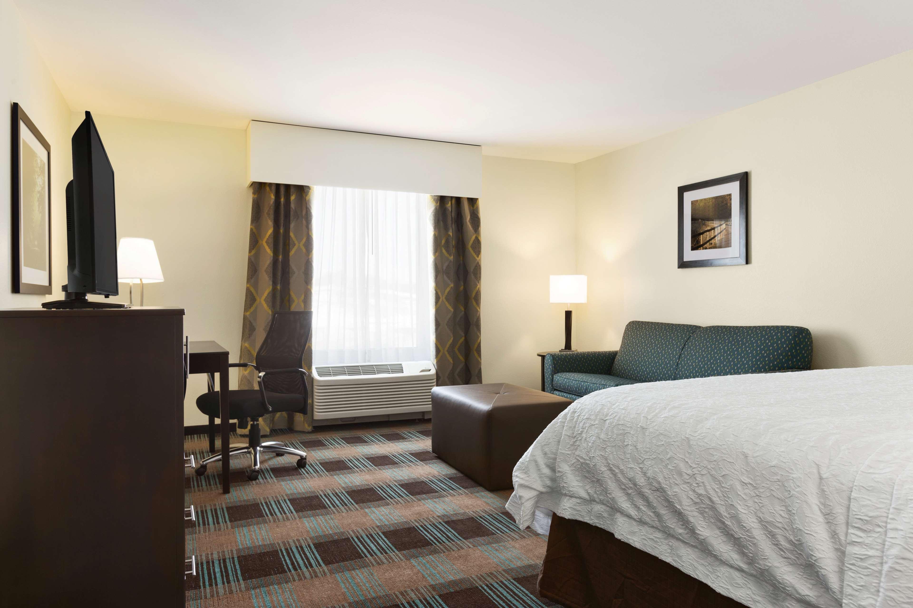 hampton inn fairmont