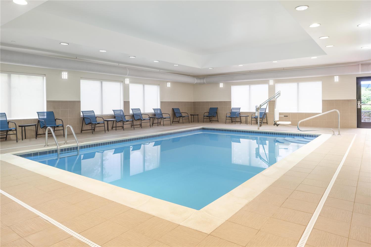 hampton inn fairmont