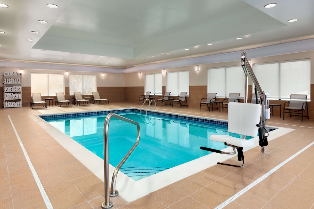 hampton inn fairmont