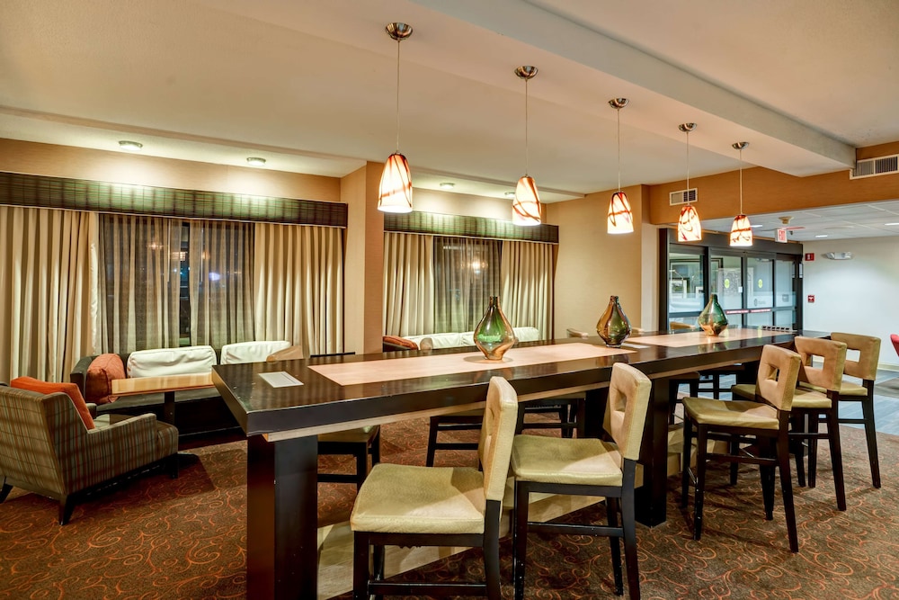 hampton inn fairmont
