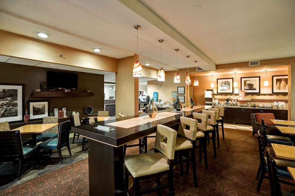 hampton inn fairmont