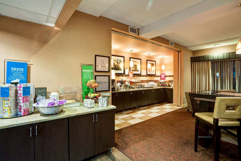 hampton inn fairmont