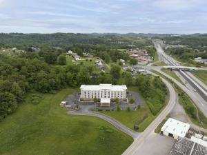hampton inn fairmont