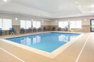 hampton inn fairmont