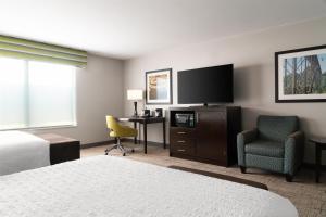 hampton inn fairmont