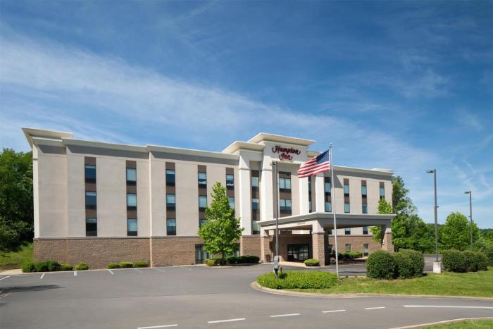 hampton inn fairmont