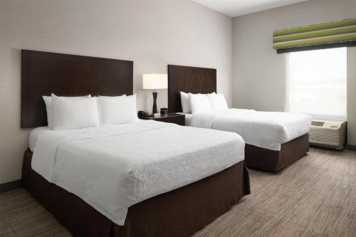 hampton inn fairmont