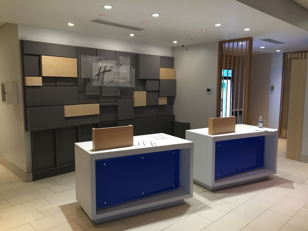 holiday inn express and suites toledo south perrys